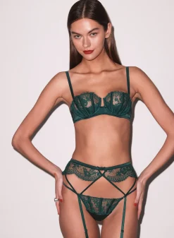 Frankie Lace V-String